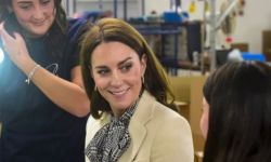 أميرة ويلز توقف موكبها الملكي من أجل طفلة